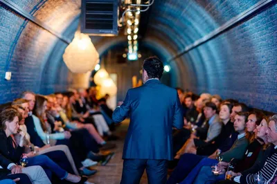 De Poterne met gasten van een event waarbij een spreker vertelt