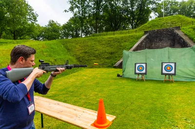Teambuilding activiteit in ruime De Forttuin in groene omgeving